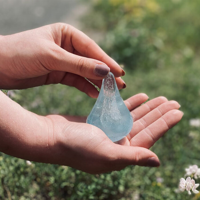 Foto von Cristal de mémoire flatteur de la main "Petite goutte"